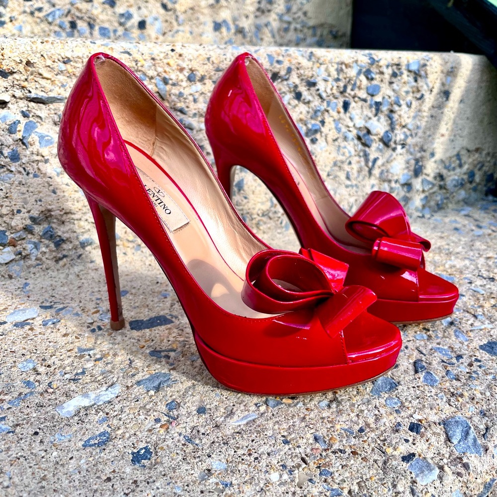 VALENTINO Red Patent Leather Bow Heeled Pumps